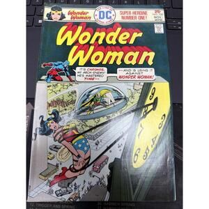 Wonder Woman #220 (Sep–Oct 1975) DC Comics — “The Man Who Wiped Out Time” — RAW